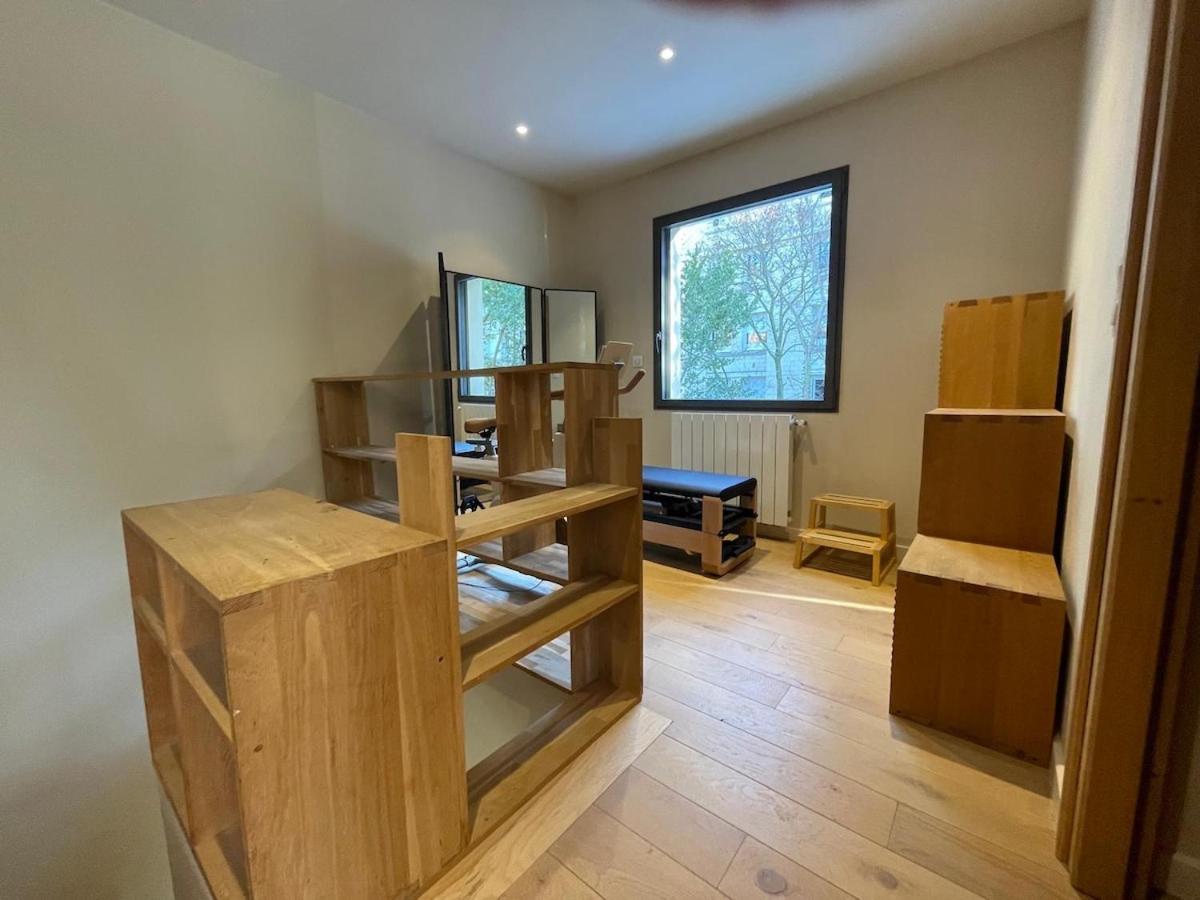 Glass And Wood Designer With Garden In Centertown Villa *