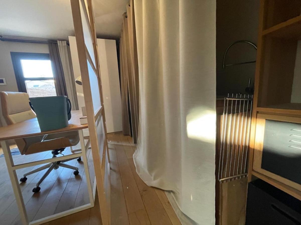 Glass And Wood Designer With Garden In Centertown Montpellier
