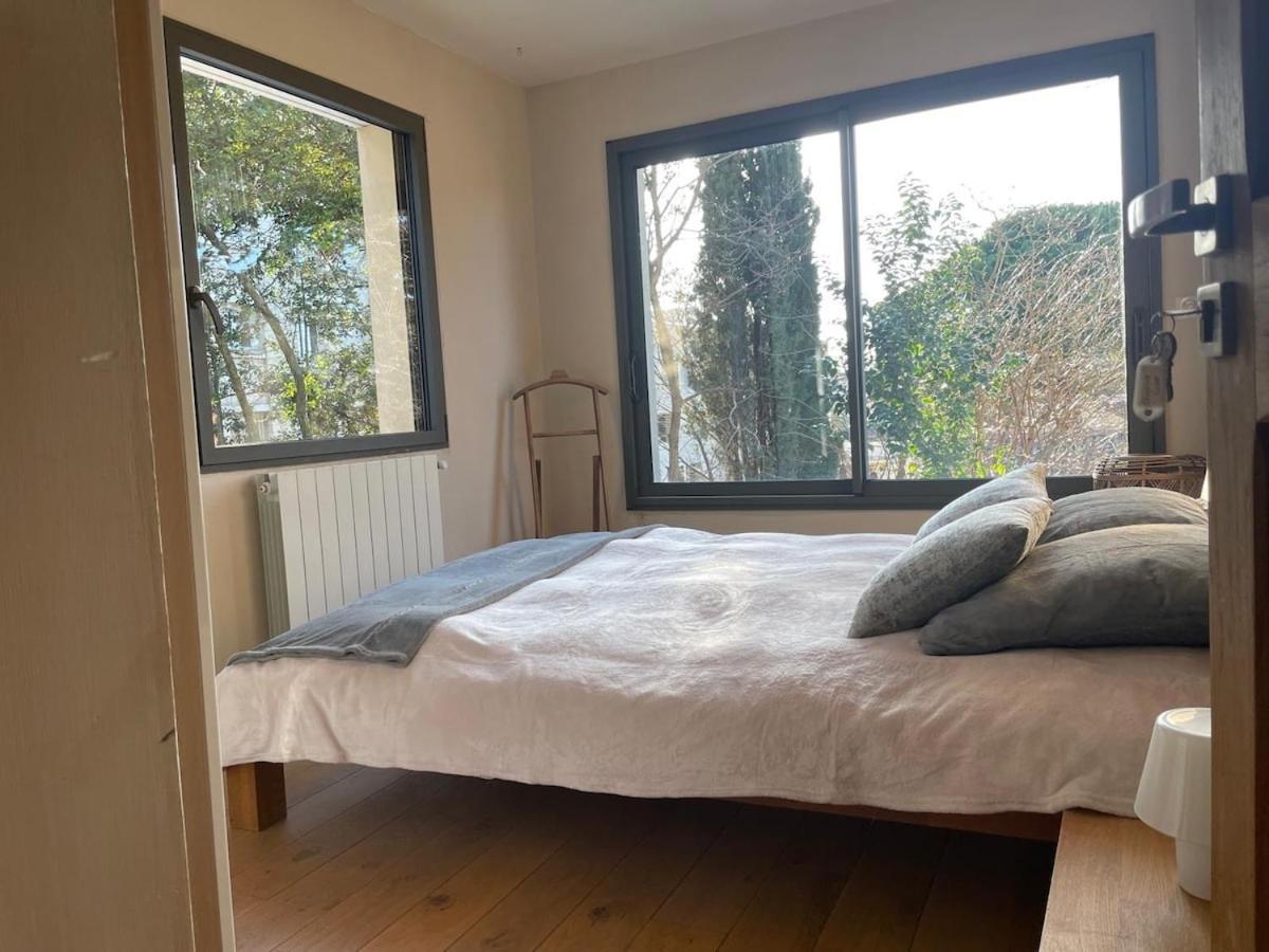 Villa Glass And Wood Designer With Garden In Centertown *