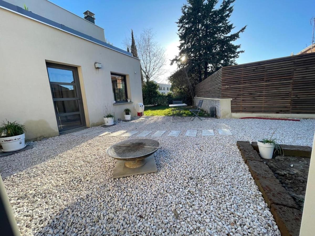 Glass And Wood Designer With Garden In Centertown *