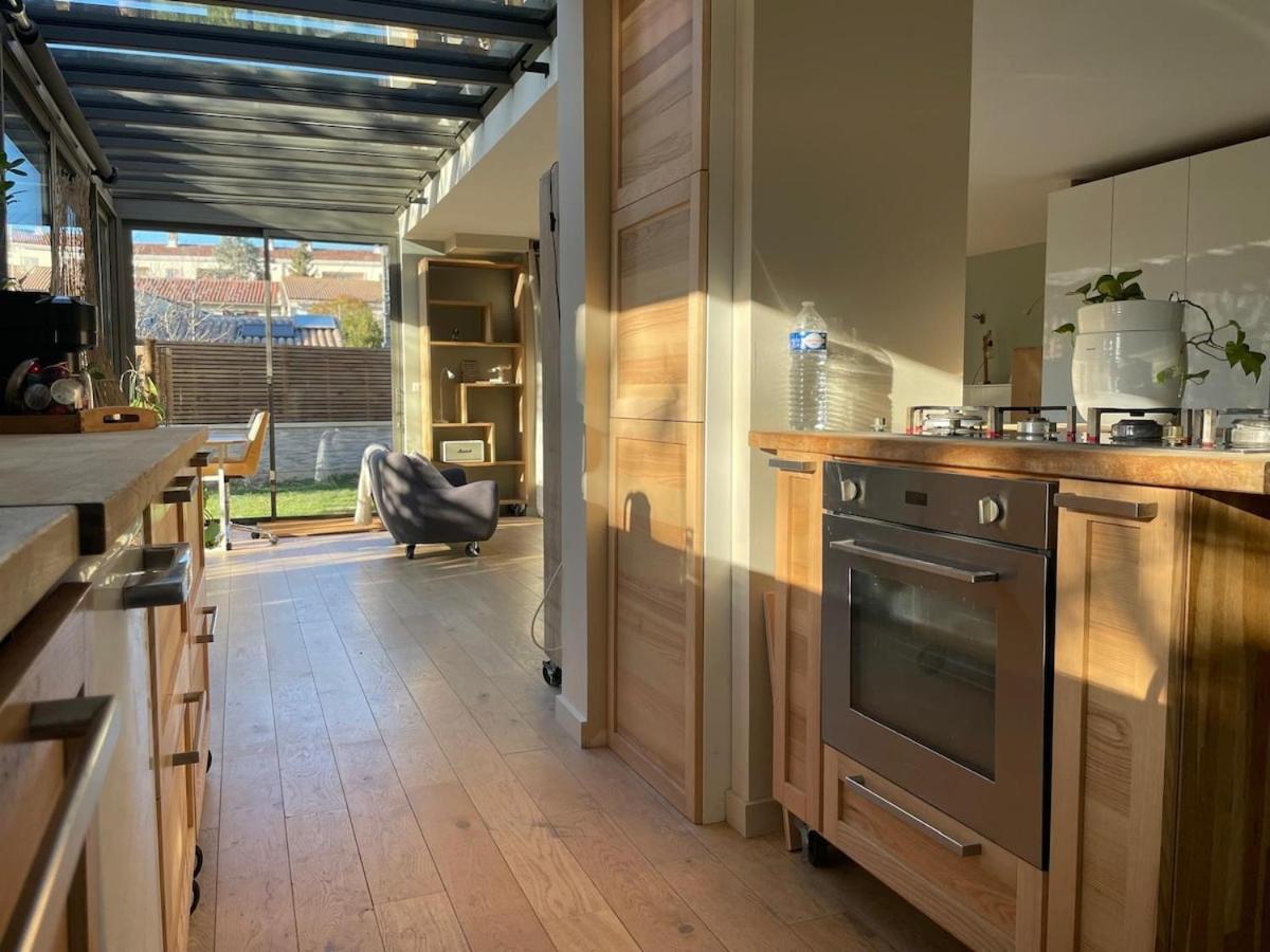 Glass And Wood Designer With Garden In Centertown Villa