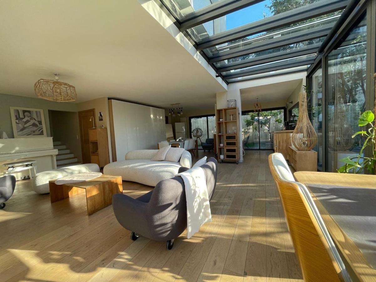 Glass And Wood Designer With Garden In Centertown Villa *