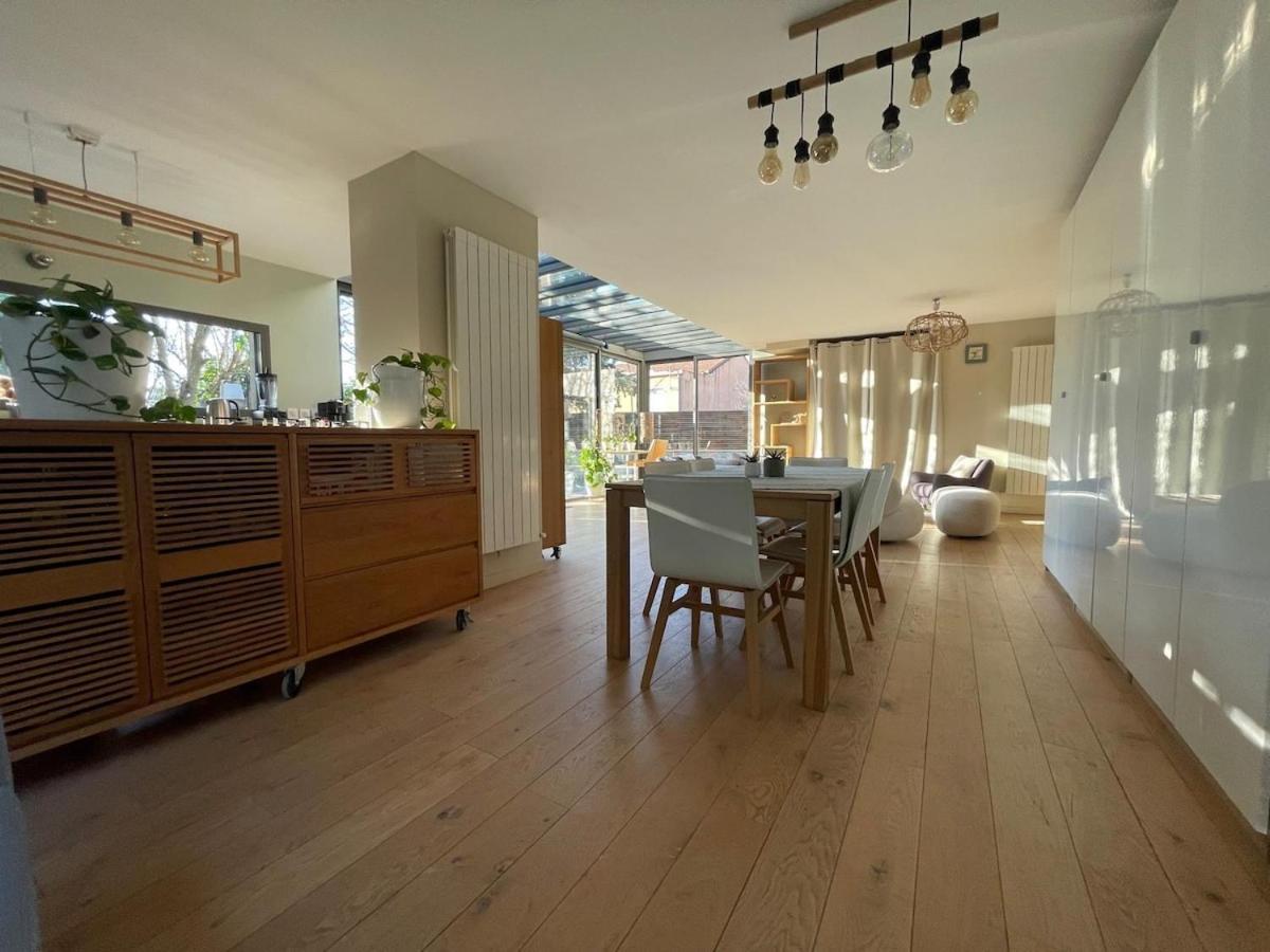 Glass And Wood Designer With Garden In Centertown *
