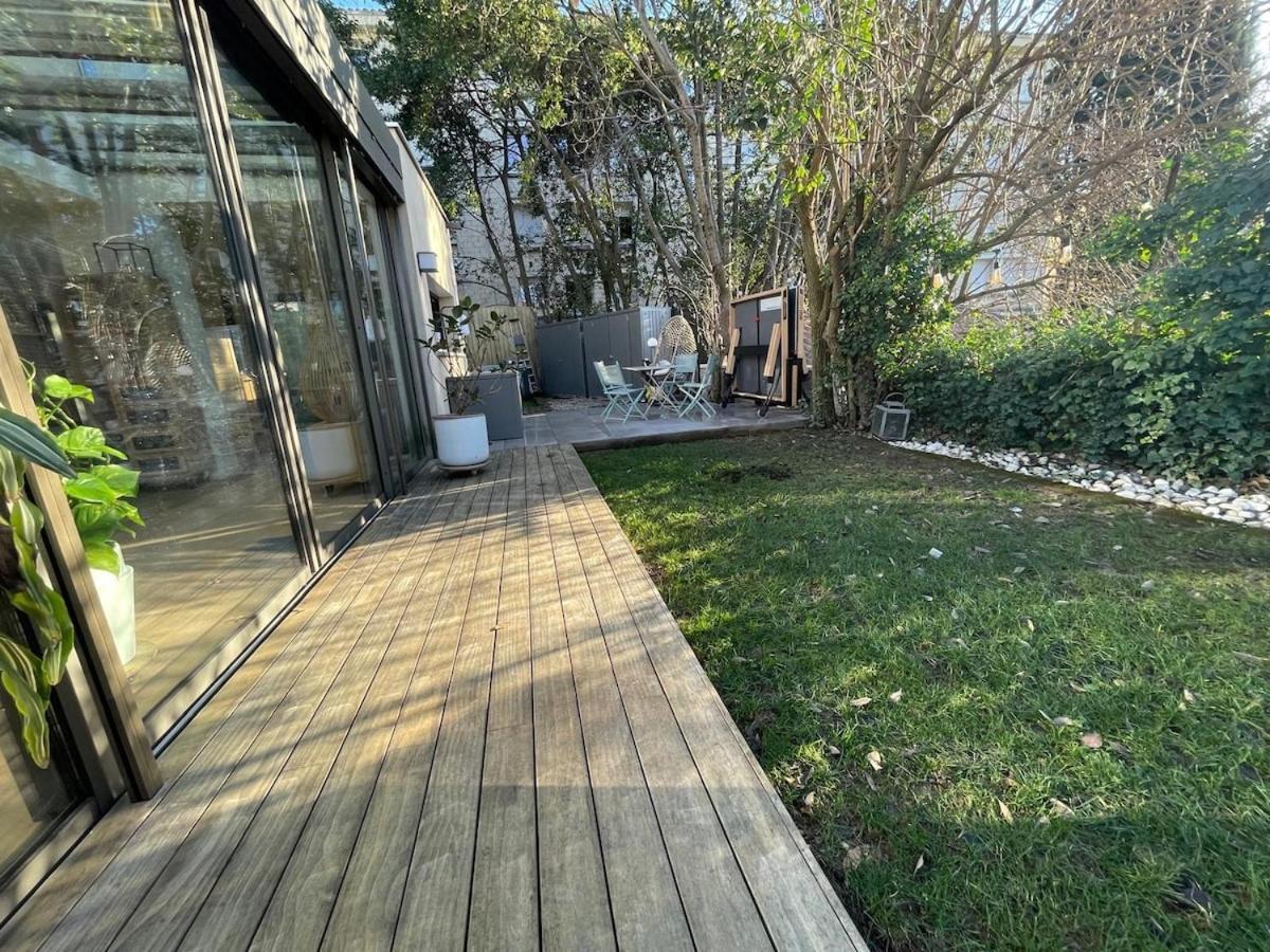 Glass And Wood Designer With Garden In Centertown Montpellier