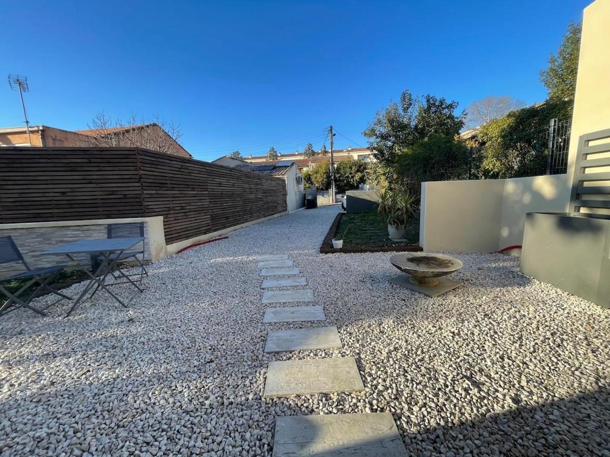 Villa Glass And Wood Designer With Garden In Centertown