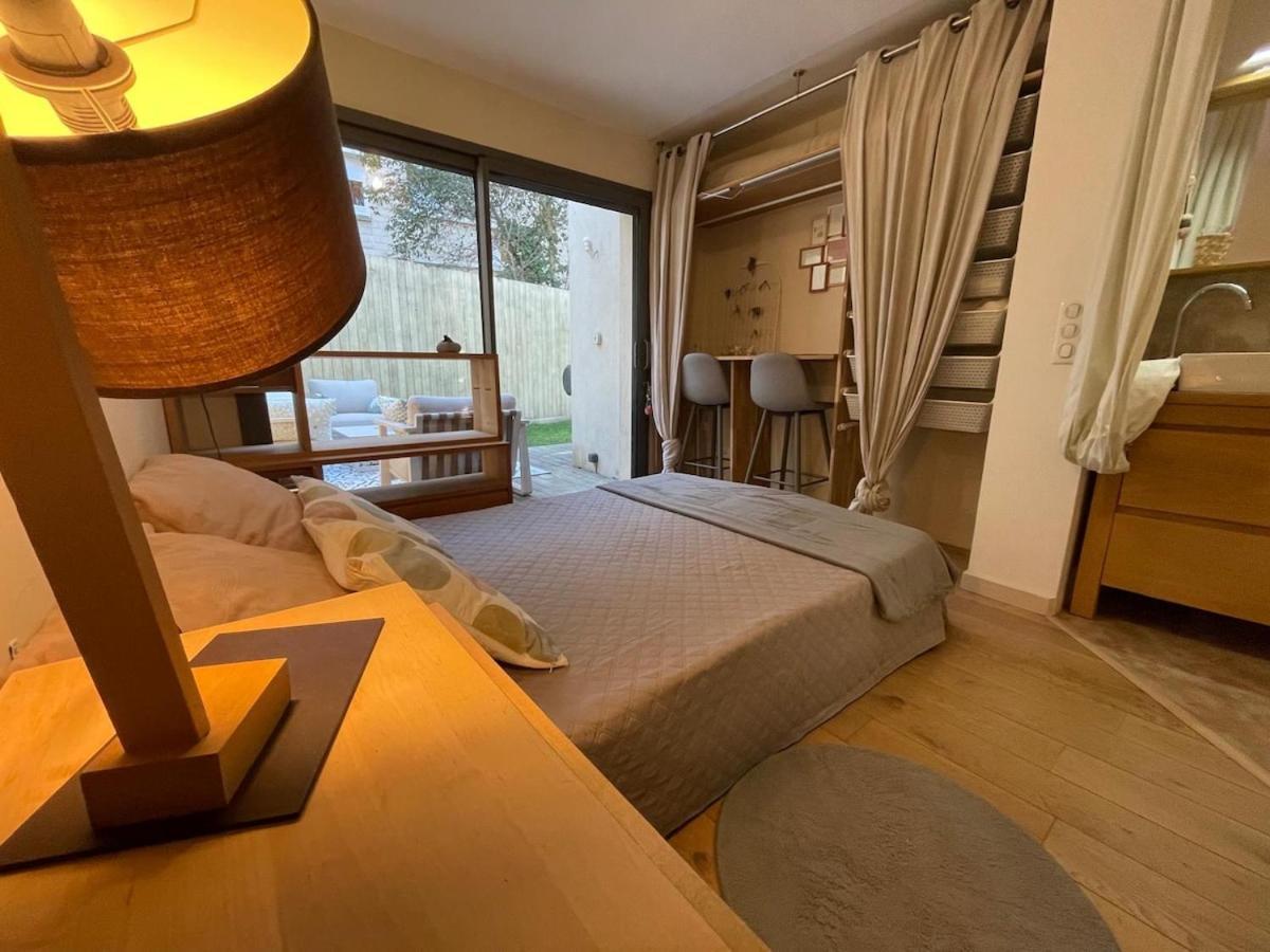 Glass And Wood Designer With Garden In Centertown Villa Montpellier