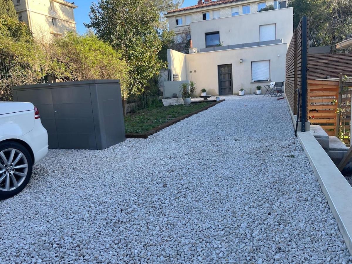 Glass And Wood Designer With Garden In Centertown Villa