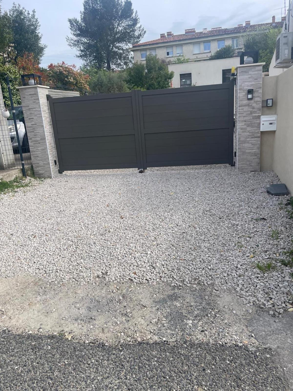 Glass And Wood Designer With Garden In Centertown Villa *