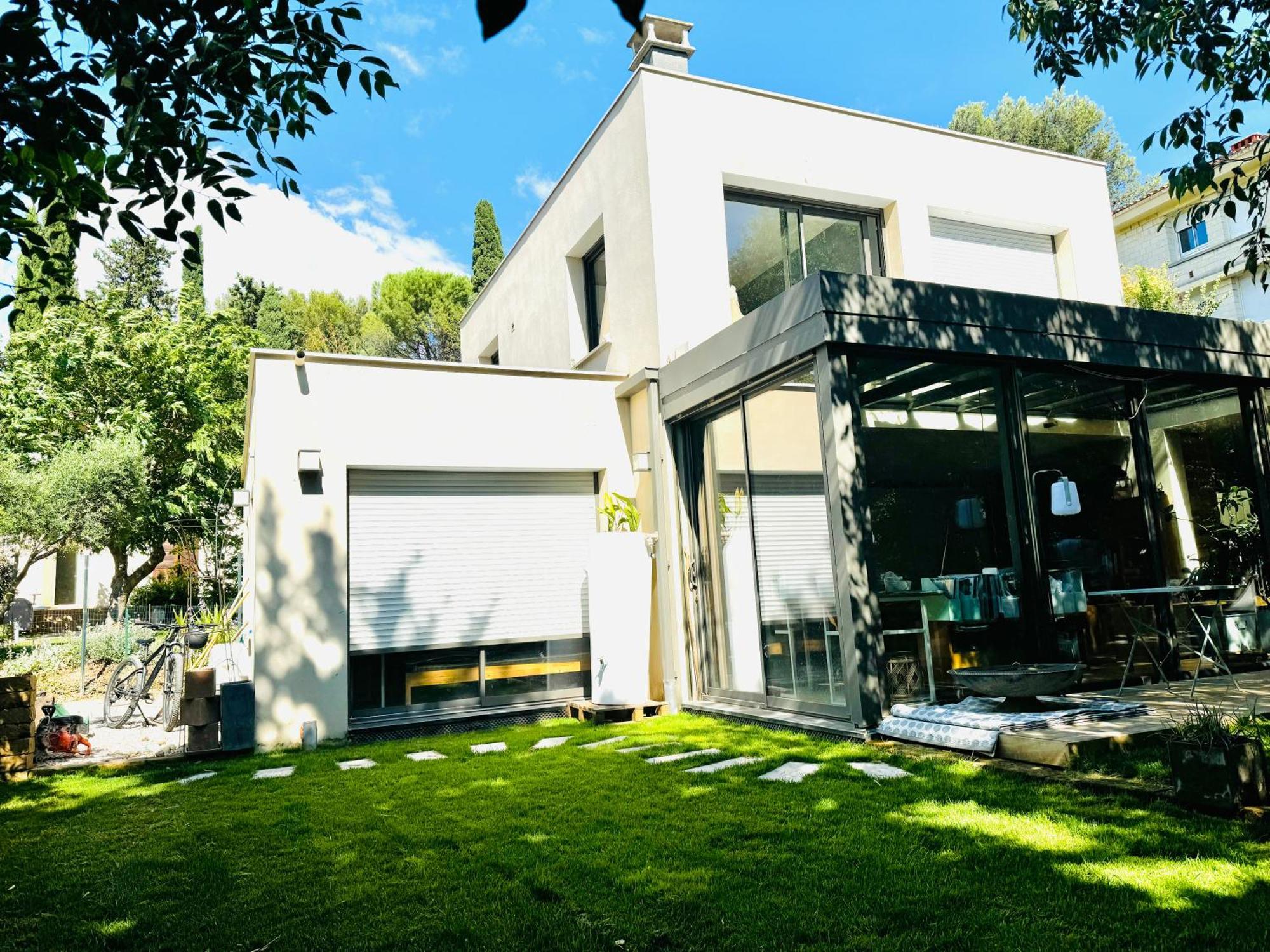 Villa Glass And Wood Designer With Garden In Centertown *
