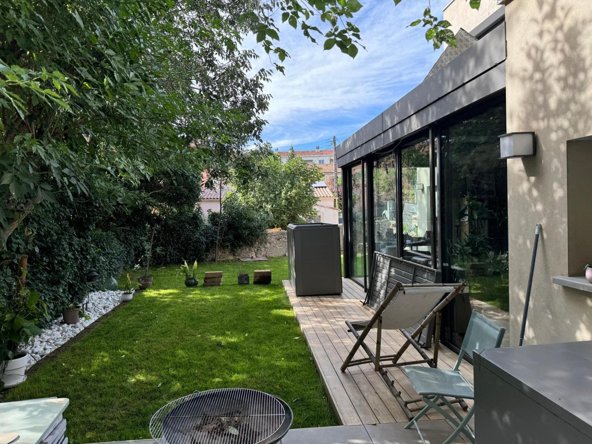 Villa Glass And Wood Designer With Garden In Centertown Montpellier