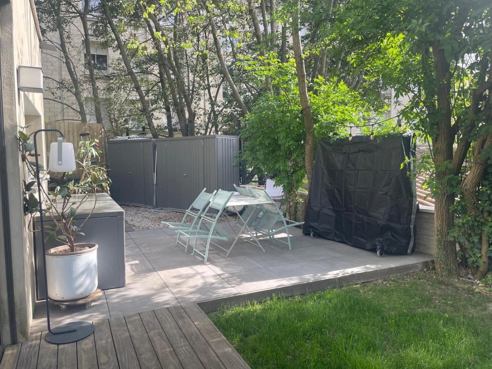 Glass And Wood Designer With Garden In Centertown *